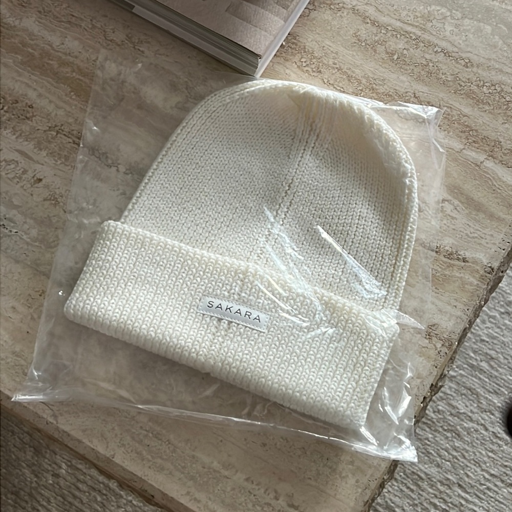 Sakara beanie
